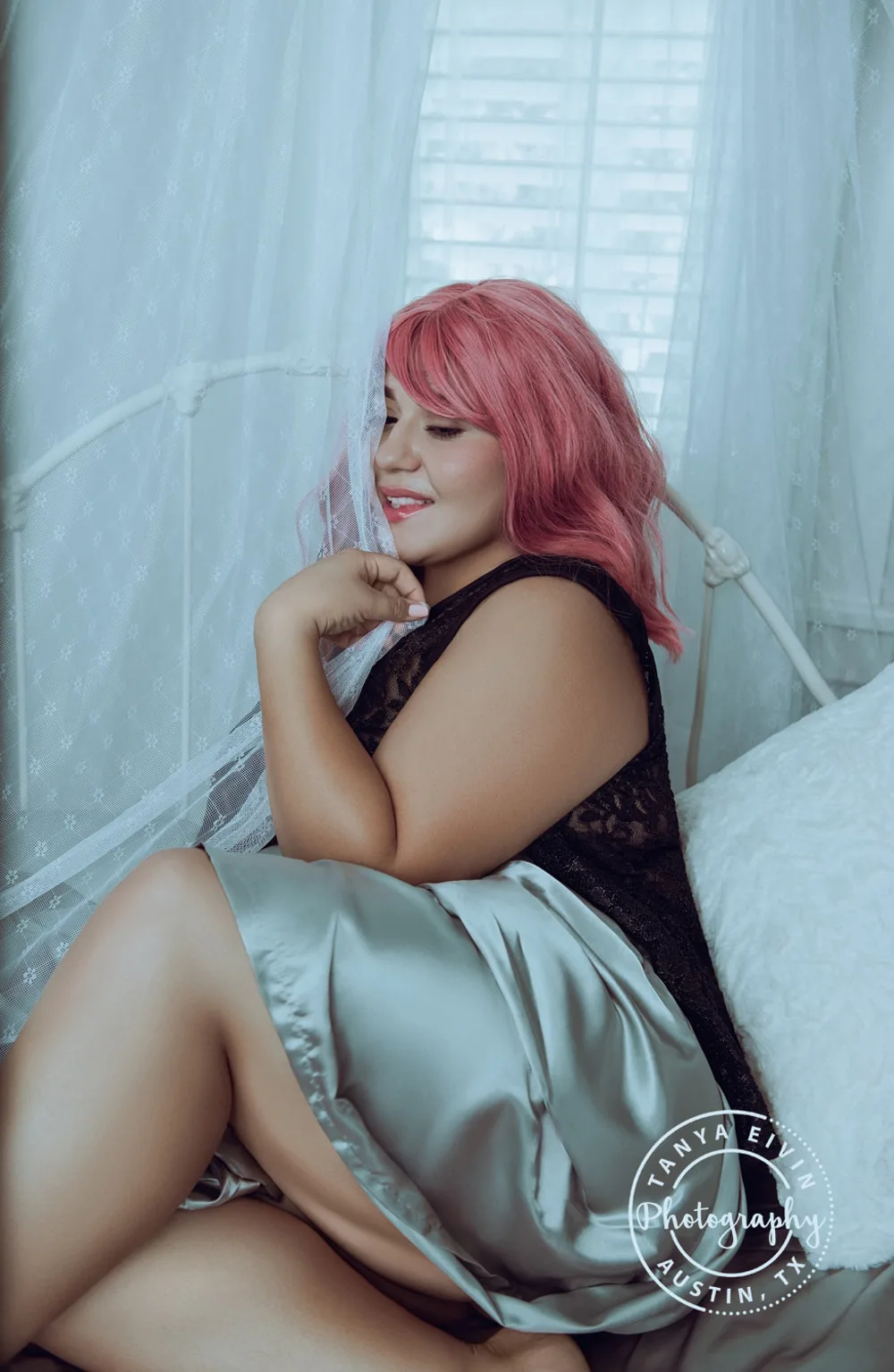 Curvy girl boudoir session1